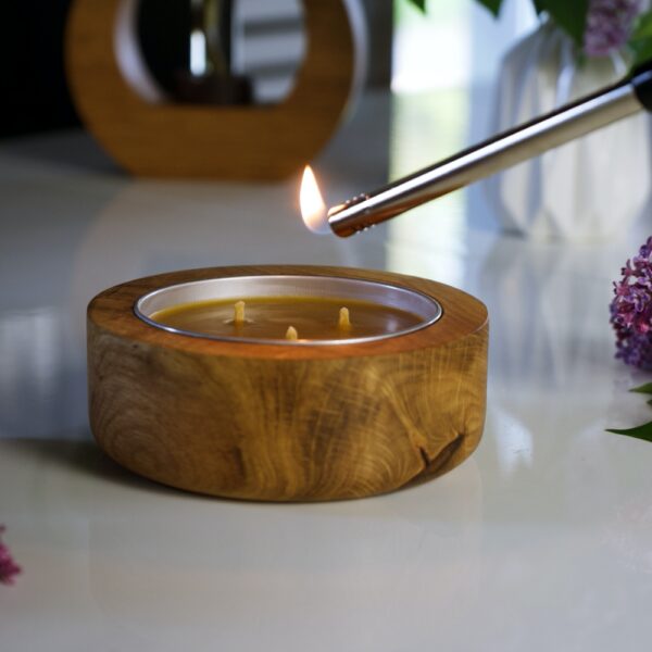 świeca z wosku pszczelego, bezpieczna świeca, wosk pszczeli, świeca w drewnie, naturalne dodatki, zdrowa świeca